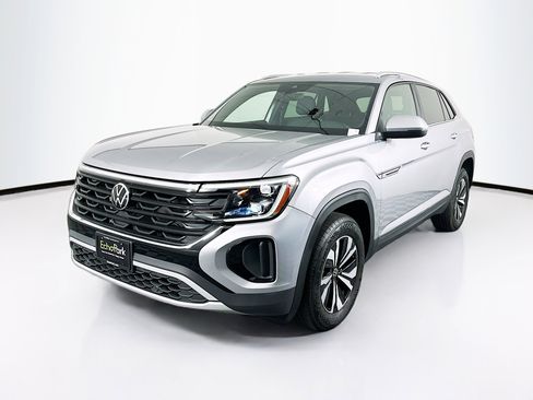 Used 2025 Volkswagen Atlas Cross Sport SE FWD image 3