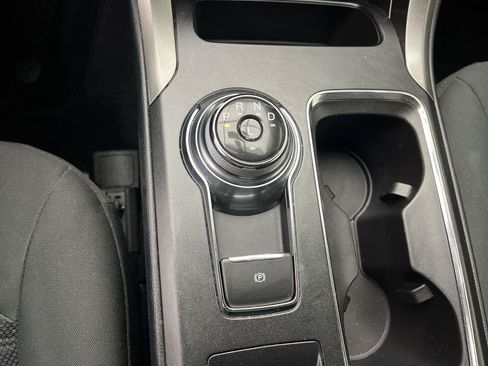 Used 2017 Ford Fusion SE w/ Fusion SE Technology Package FWD image 23