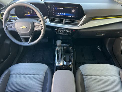 Used 2026 Chevrolet Trax LT FWD image 4