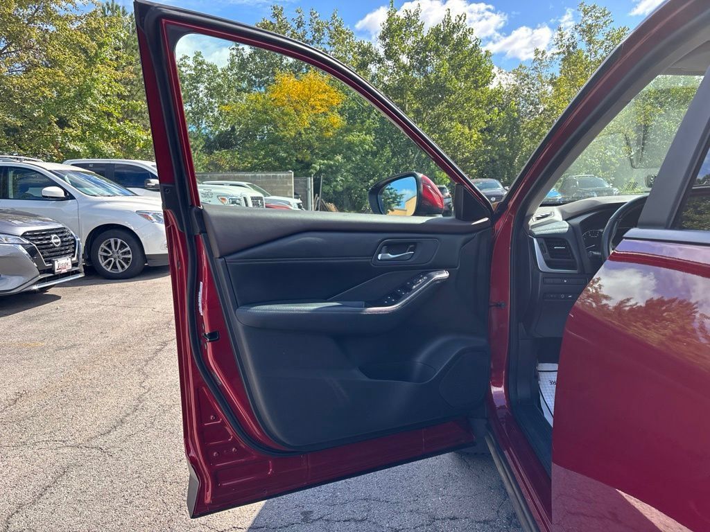 Certified 2023 Nissan Rogue SV w/ SV Premium B Package AWD/4WD image 17