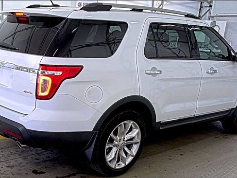 Used 2015 Ford Explorer XLT w/ Equipment Group 201A AWD/4WD image 2
