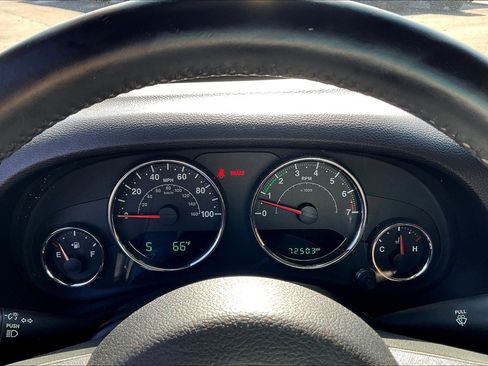 Used 2015 Jeep Wrangler Unlimited Sahara image 22