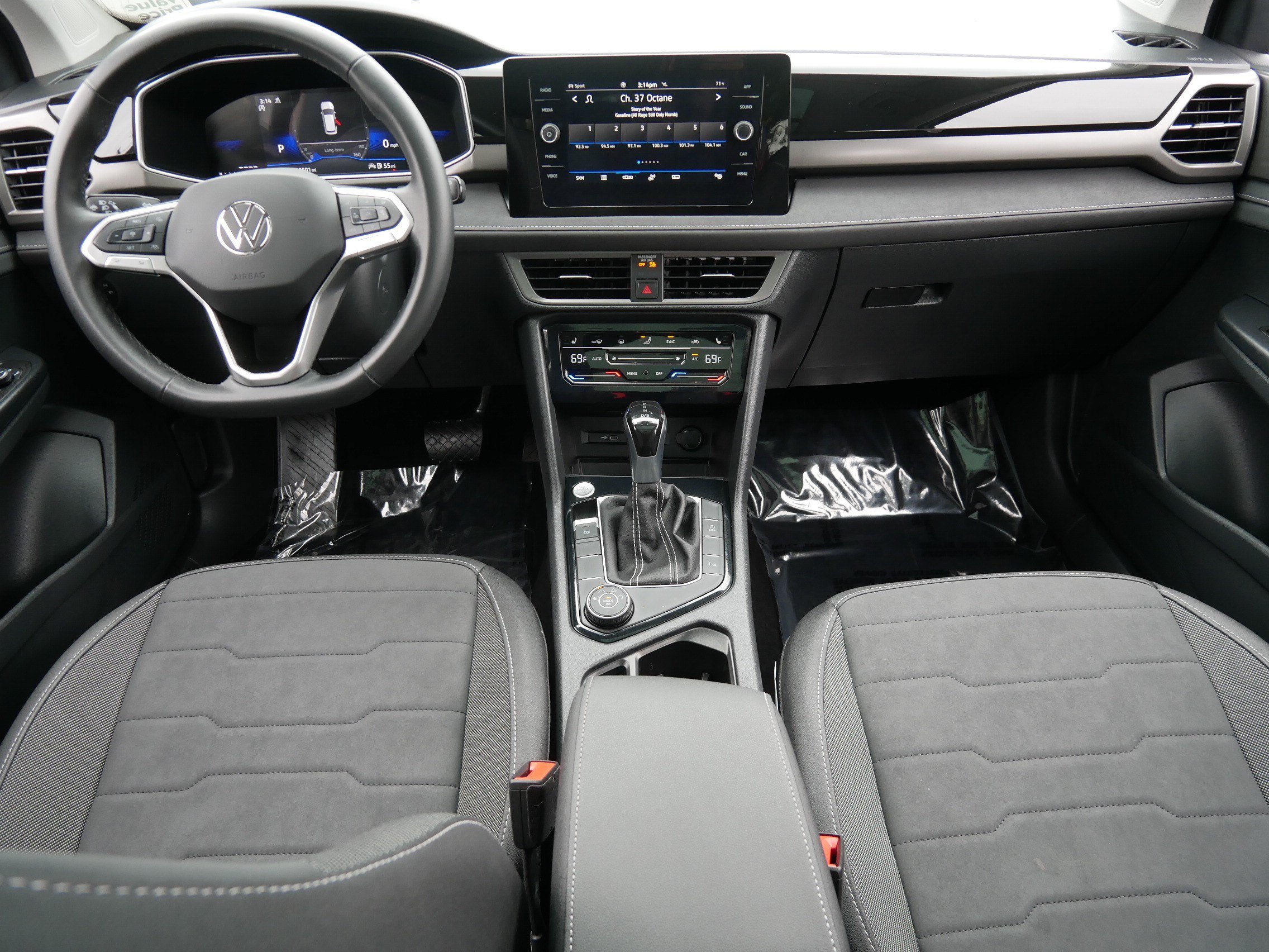Used 2025 Volkswagen Taos SE AWD/4WD image 10