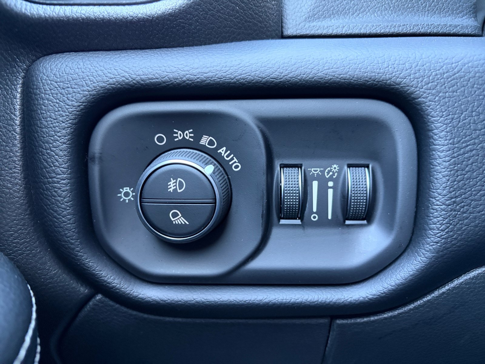 New 2027 RAM 2500 Laramie w/ Night Edition AWD/4WD image 27