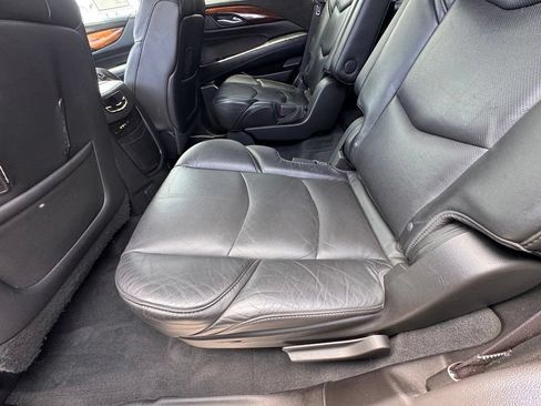 Used 2015 Cadillac Escalade Premium AWD/4WD image 30