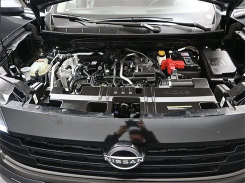 Certified 2025 Nissan Kicks SV w/ Charging Package image 12