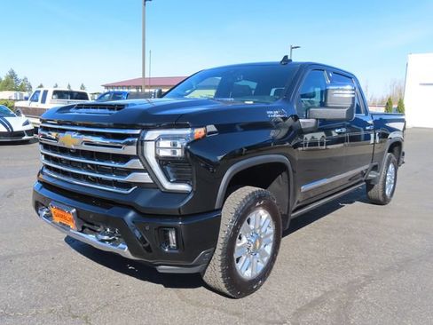 Used 2025 Chevrolet Silverado 2500 High Country AWD/4WD image 3