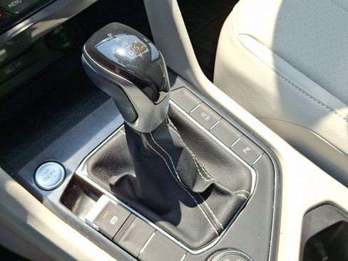 Used 2022 Volkswagen Tiguan SE R-Line AWD/4WD image 15