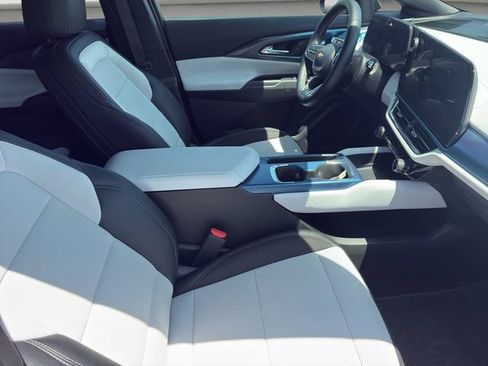 Used 2025 Chevrolet Equinox EV LT FWD image 9
