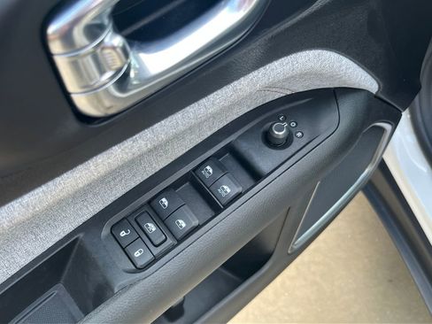 Used 2022 Jeep Compass Latitude image 29