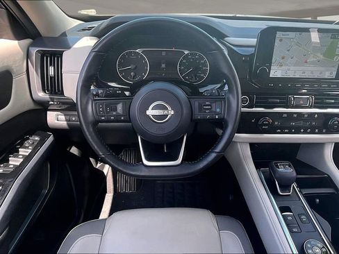 Used 2023 Nissan Pathfinder SL AWD/4WD image 8
