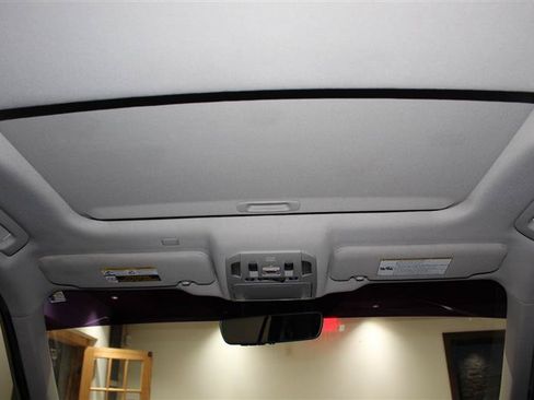 Used 2021 Toyota Highlander XLE AWD/4WD image 23