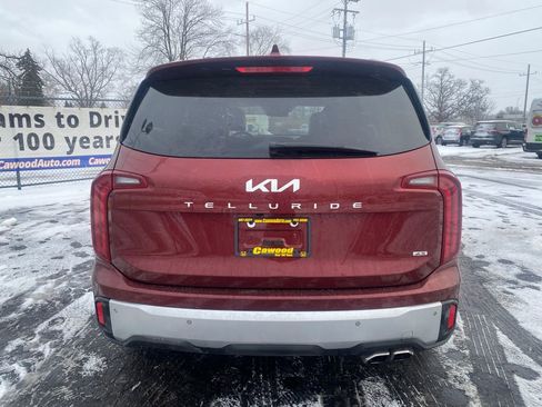 Used 2024 Kia Telluride S w/ S Sunroof Package image 3