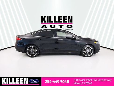 Used 2019 Ford Fusion Titanium image 9