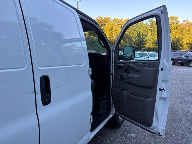 Used 2019 Chevrolet Express 2500 RWD image 22