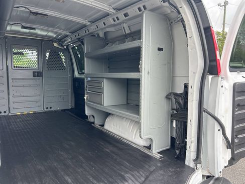 Used 2017 Chevrolet Express 2500 RWD image 22