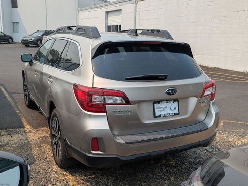 Used 2016 Subaru Outback 2.5i Limited AWD/4WD image 2
