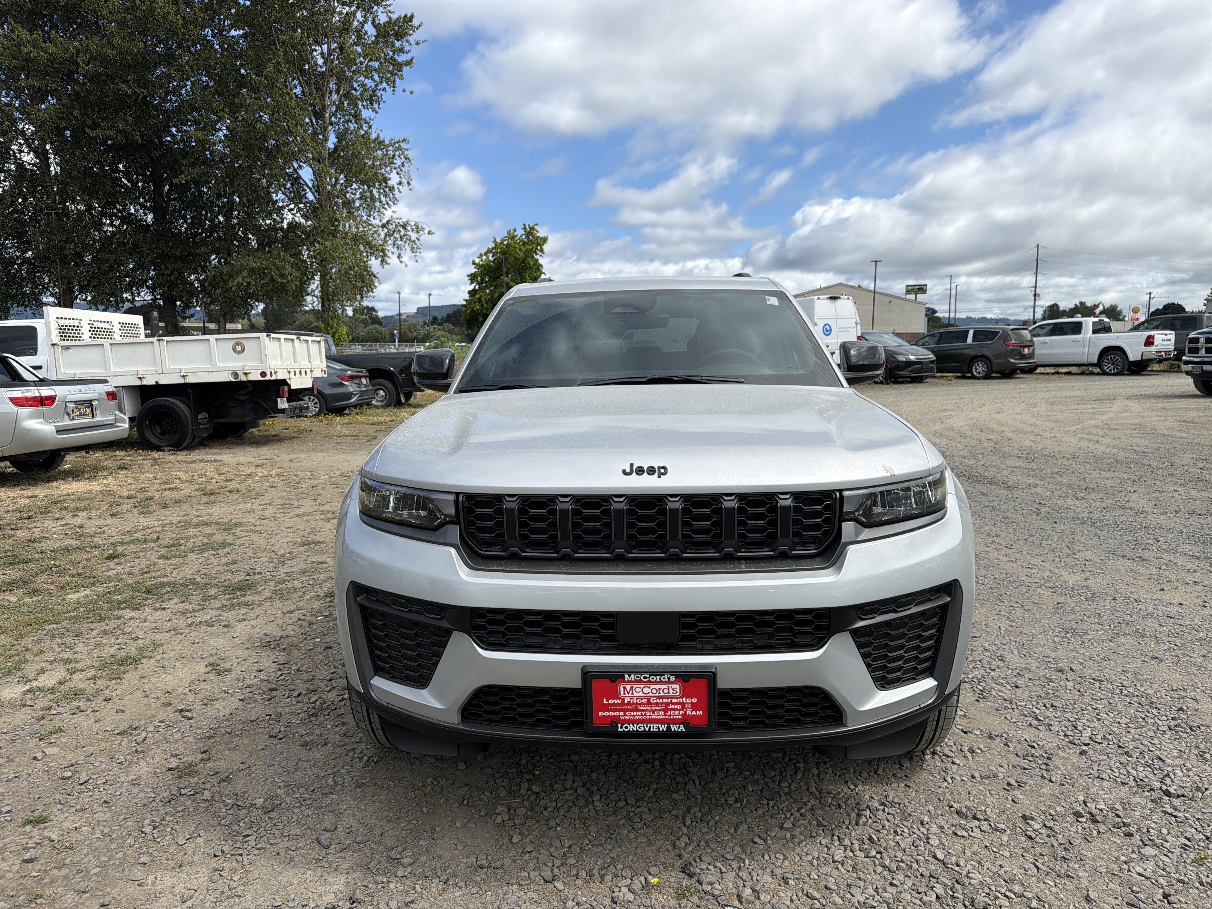New 2026 Jeep Grand Cherokee Altitude AWD/4WD image 9