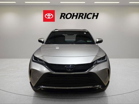 Used 2024 Toyota Venza XLE image 2