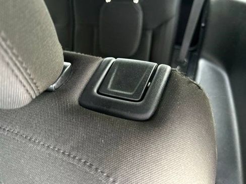 Used 2023 Ford Explorer XLT AWD/4WD image 41