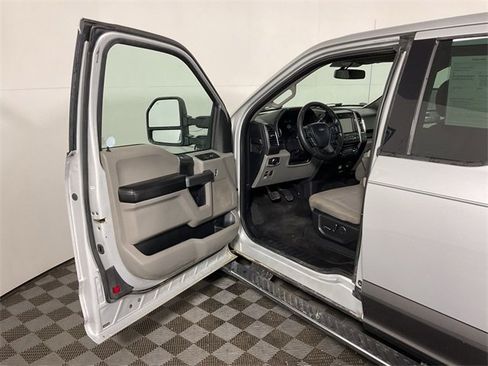 Used 2018 Ford F150 XLT w/ Equipment Group 302A Luxury image 13