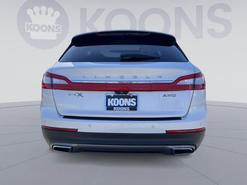 Used 2017 Lincoln MKX Reserve w/ Driver Assistance Package AWD/4WD image 5