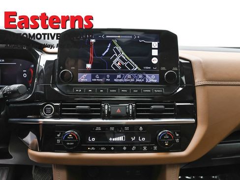 Used 2023 Nissan Pathfinder Platinum AWD/4WD image 12