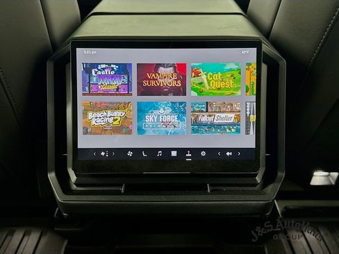 Used 2024 Tesla Cybertruck AWD Crew Cab image 32