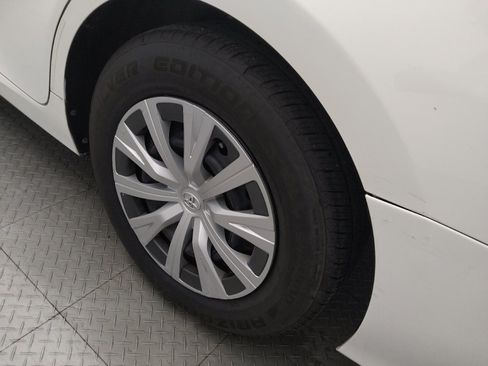 Used 2018 Toyota Camry FWD image 31