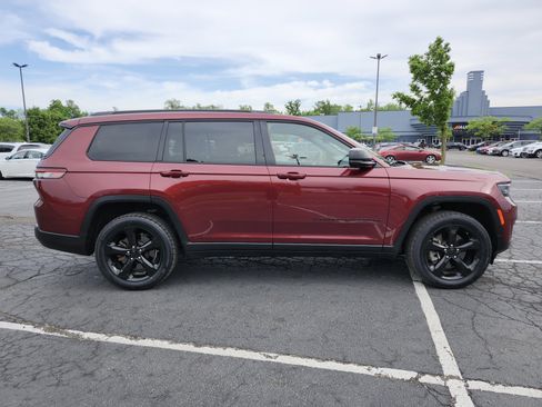 Used 2021 Jeep Grand Cherokee L Laredo AWD/4WD image 17