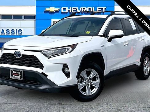 Used 2021 Toyota RAV4 XLE w/ Convenience Package AWD/4WD image 3