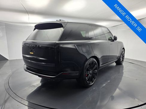Used 2025 Land Rover Range Rover SE AWD/4WD image 4