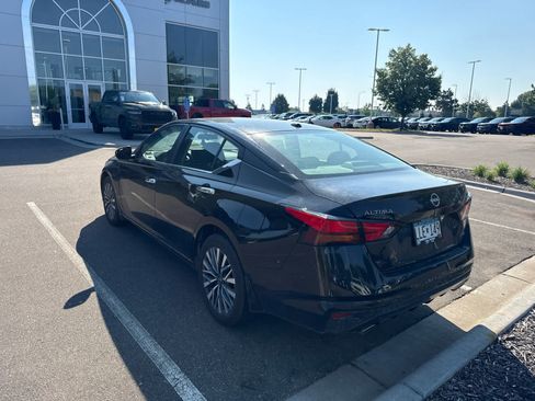 Used 2024 Nissan Altima 2.5 SV w/ SV Premium Package AWD/4WD image 4
