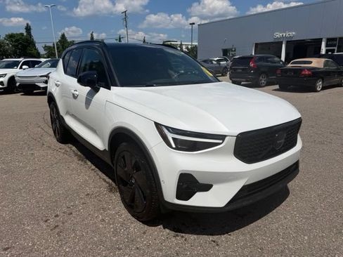 Used 2026 Volvo XC40 B5 Ultra w/ Climate Package AWD/4WD image 3