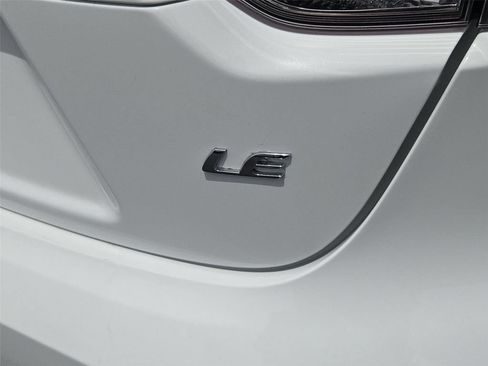 Used 2022 Toyota Corolla LE FWD image 21