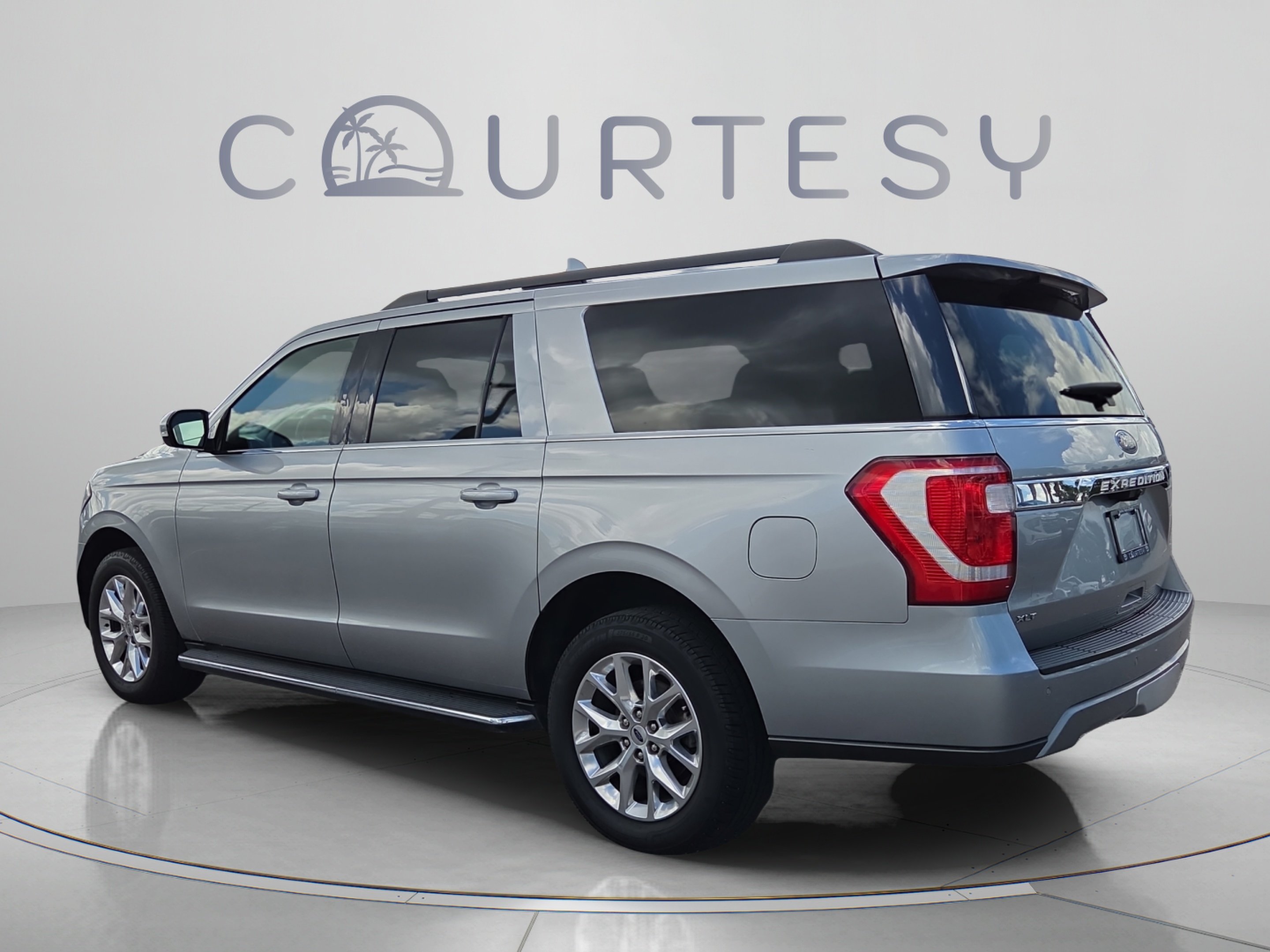 Used 2021 Ford Expedition Max XLT RWD image 3