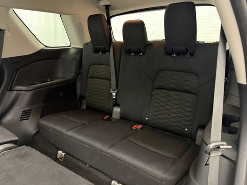 Used 2025 Nissan Pathfinder S AWD/4WD image 27