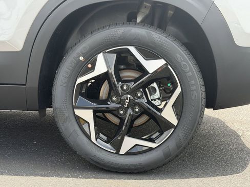 New 2026 Kia Seltos S FWD image 12