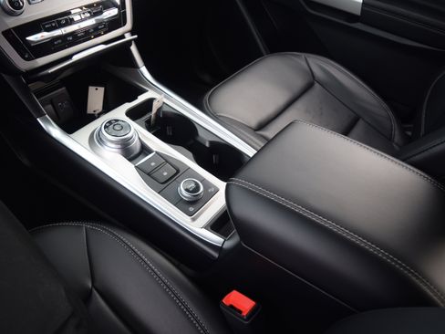 Used 2023 Ford Explorer XLT w/ Equipment Group 202A image 13