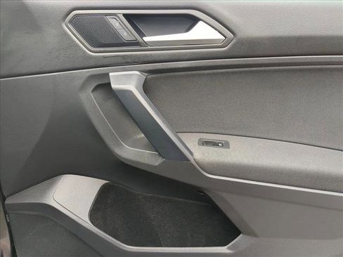 Used 2021 Volkswagen Tiguan S image 25