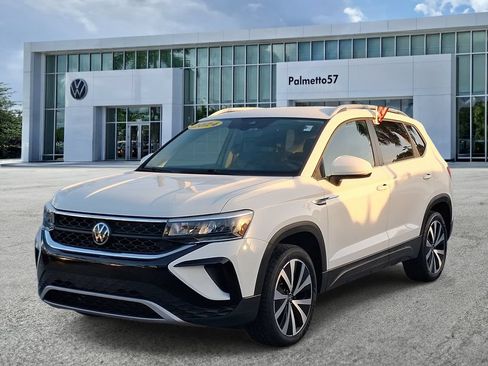 Certified 2024 Volkswagen Taos SE FWD image 3