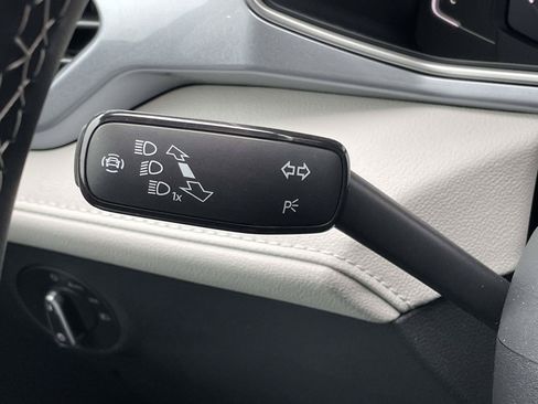 New 2026 Volkswagen Taos SEL AWD/4WD image 21