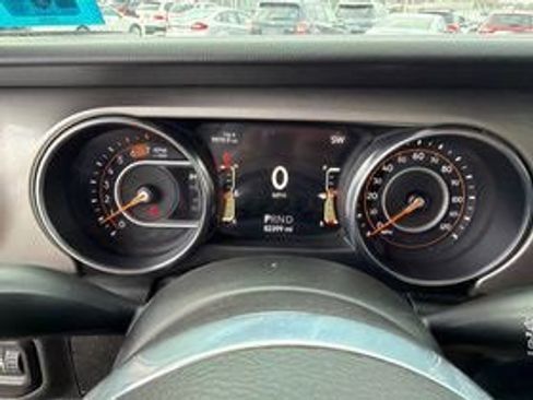 Used 2019 Jeep Wrangler Unlimited Sahara image 11