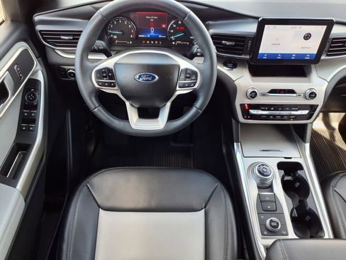 Used 2023 Ford Explorer XLT w/ Equipment Group 202A image 6