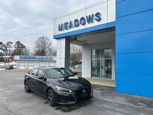 Used 2024 Nissan Altima 2.5 SR image 1