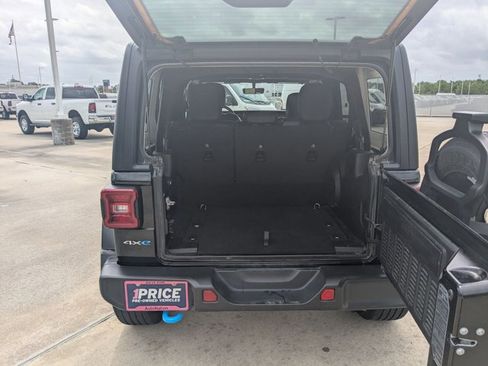 Used 2023 Jeep Wrangler Sahara image 7