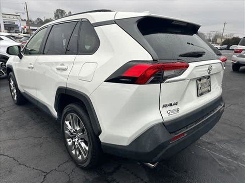 Used 2019 Toyota RAV4 XLE Premium image 5