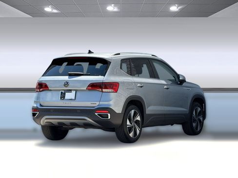 Used 2024 Volkswagen Taos SE AWD/4WD image 9