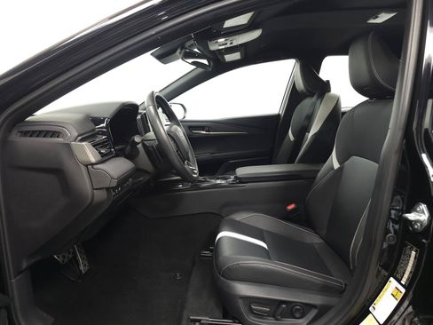 Used 2025 Toyota Camry SE FWD image 4