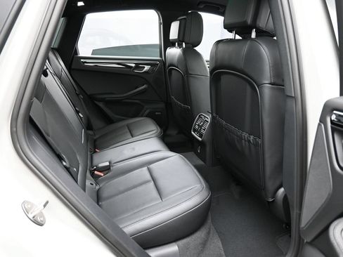 Certified 2026 Porsche Macan AWD/4WD image 27